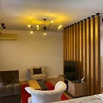 Mel\'S Place