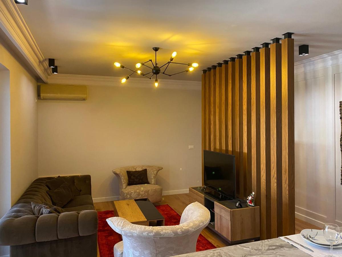 Mel's Place Tirana